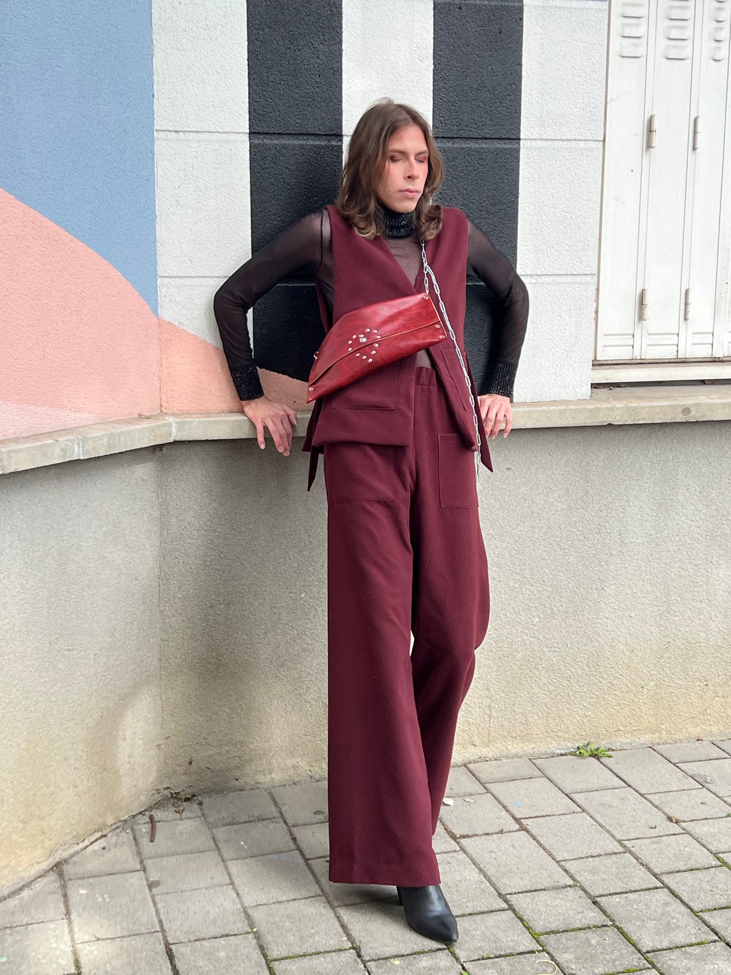 Le pantalon Ertha en bordeaux