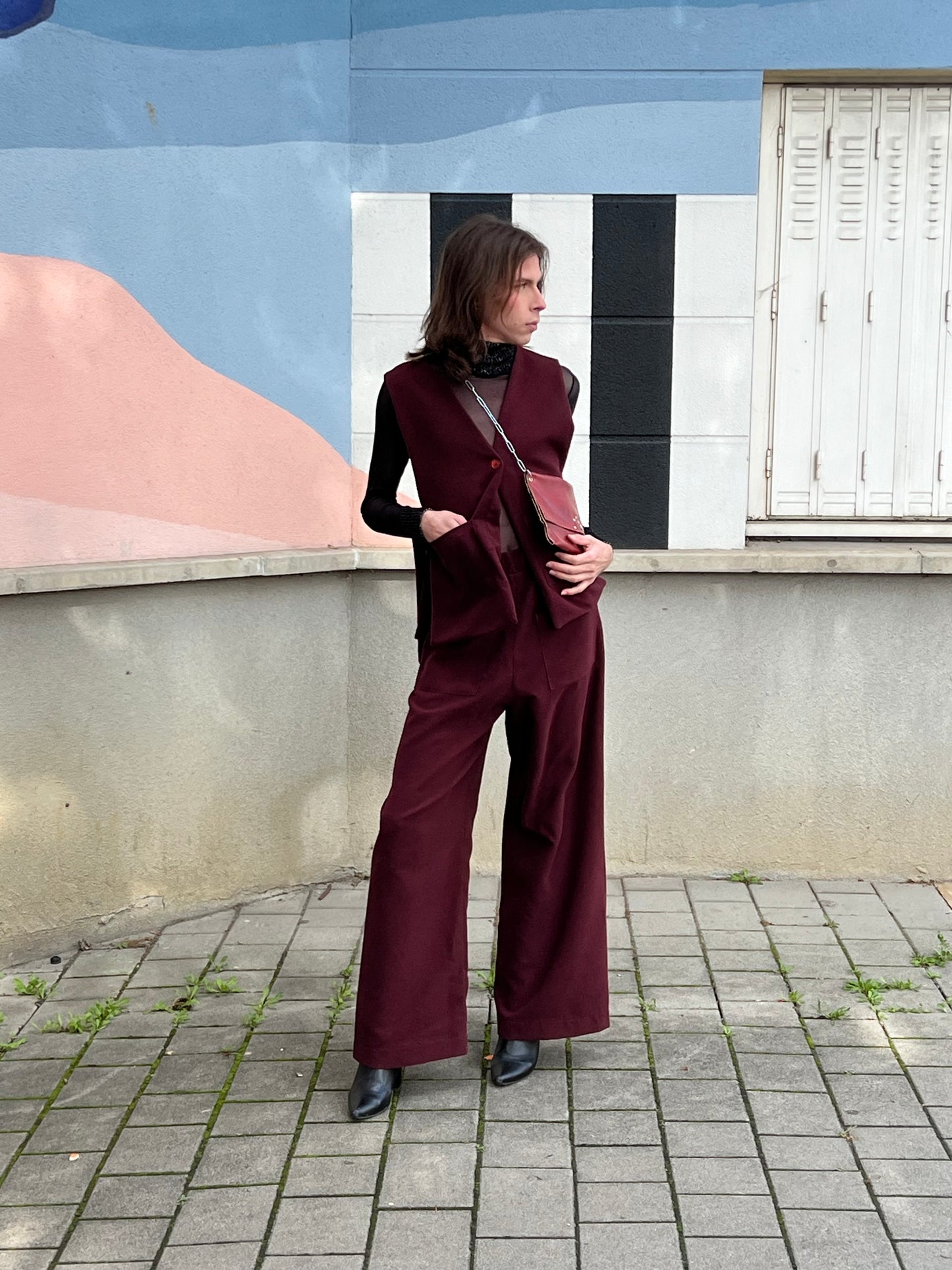 Le pantalon Ertha en bordeaux