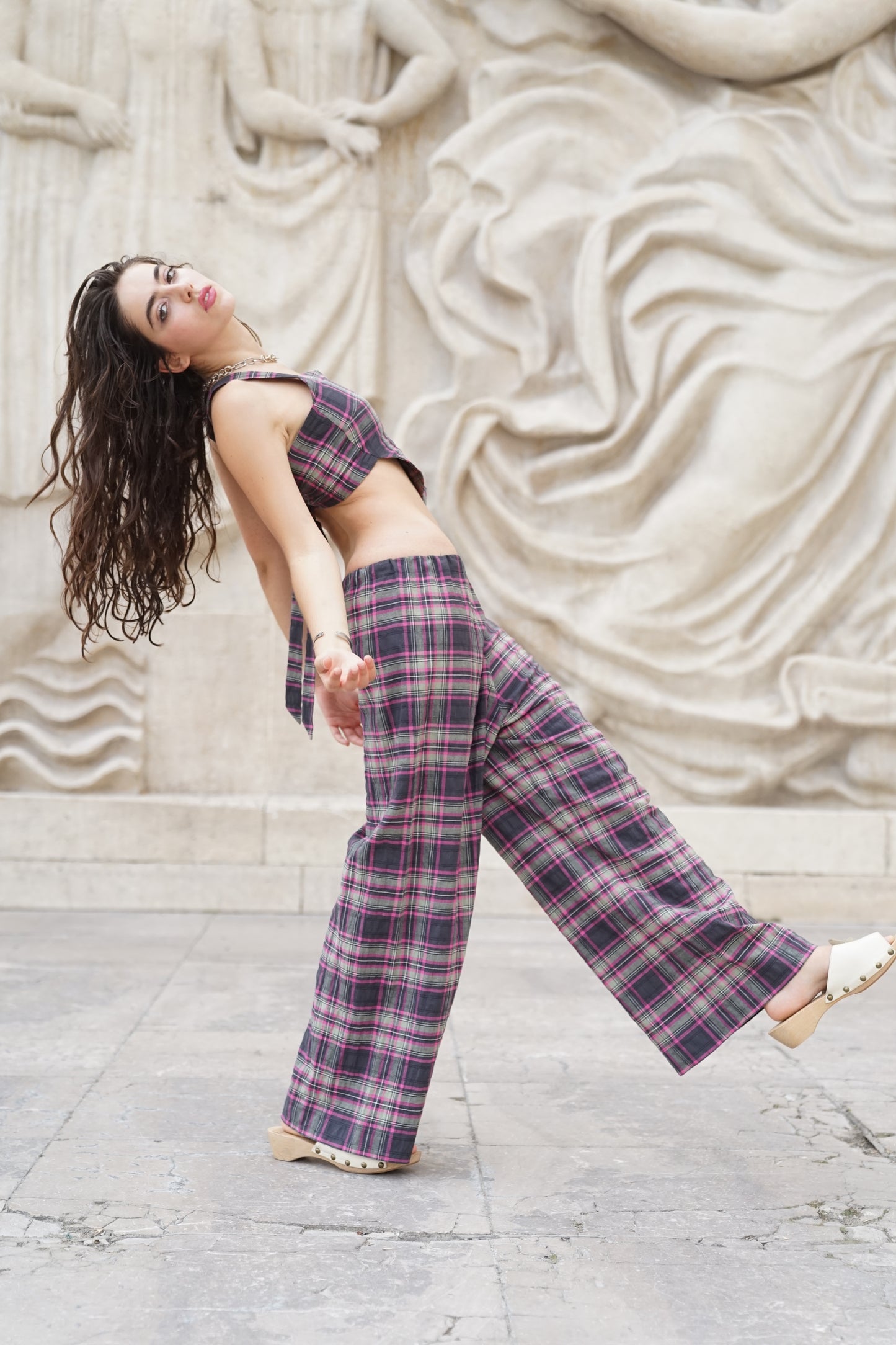 Le Pantalon Joe en tartan rose et noir