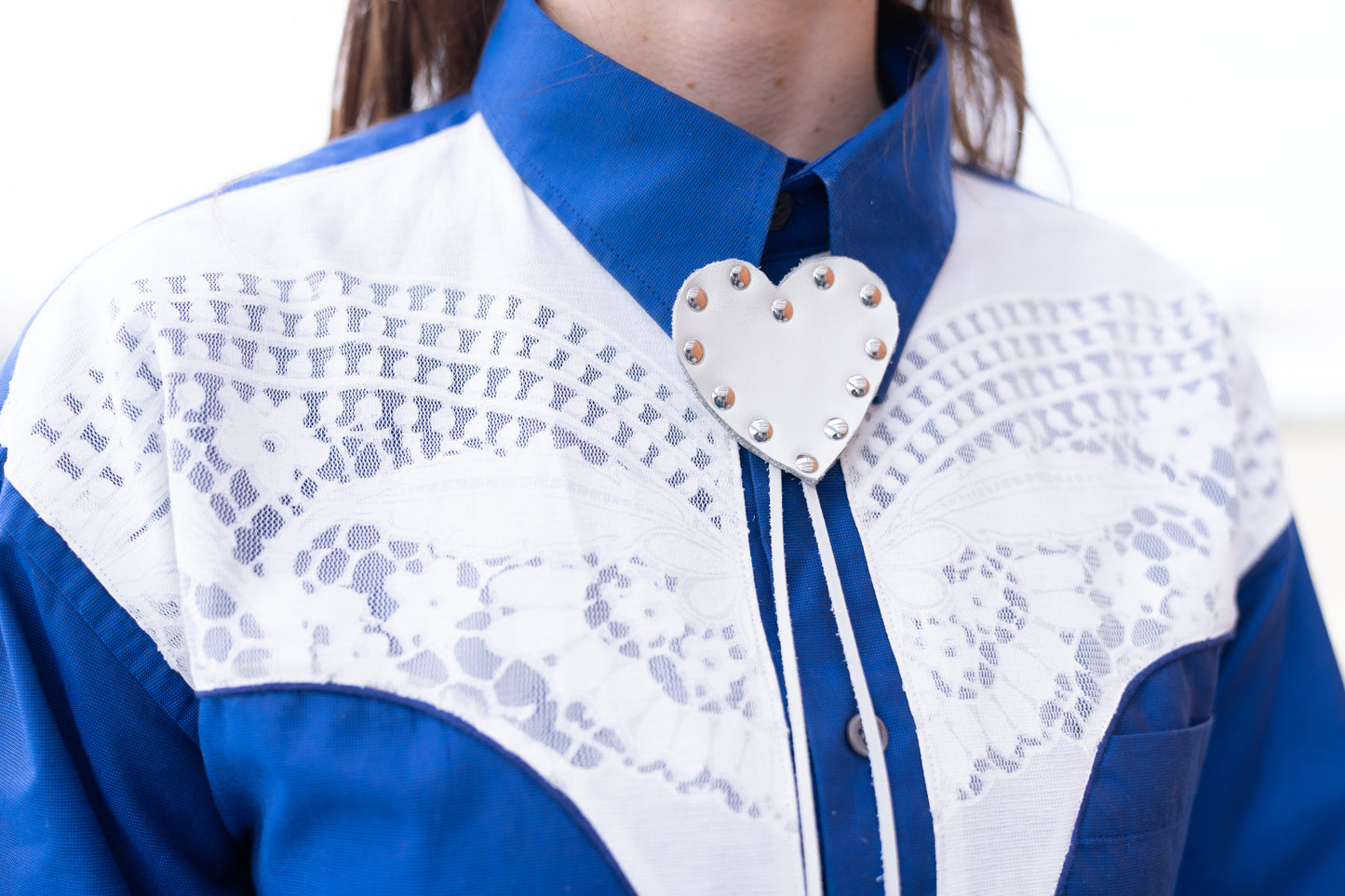 Bolo tie coeur en cuir blanc