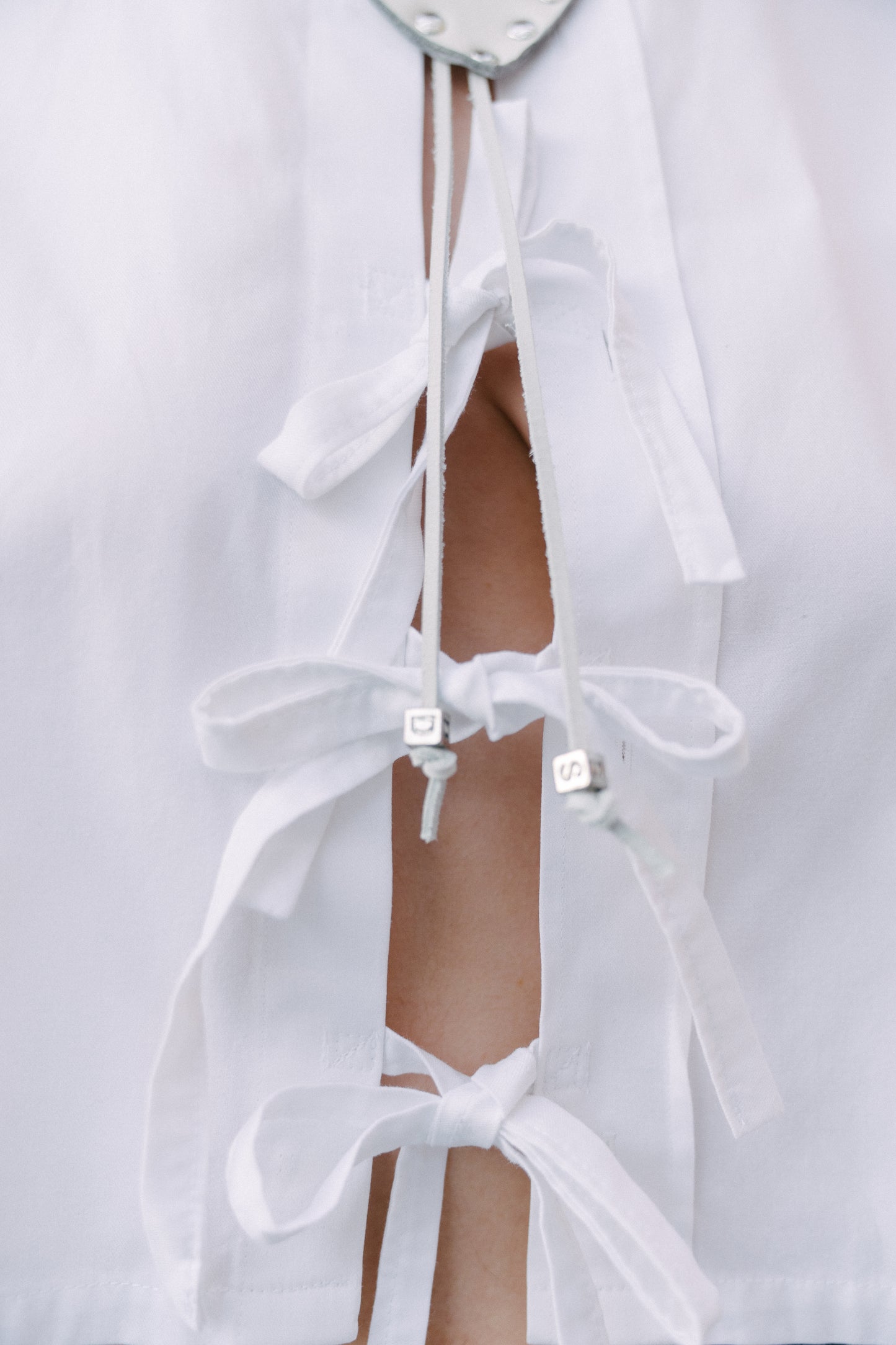 Bolo tie coeur en cuir blanc