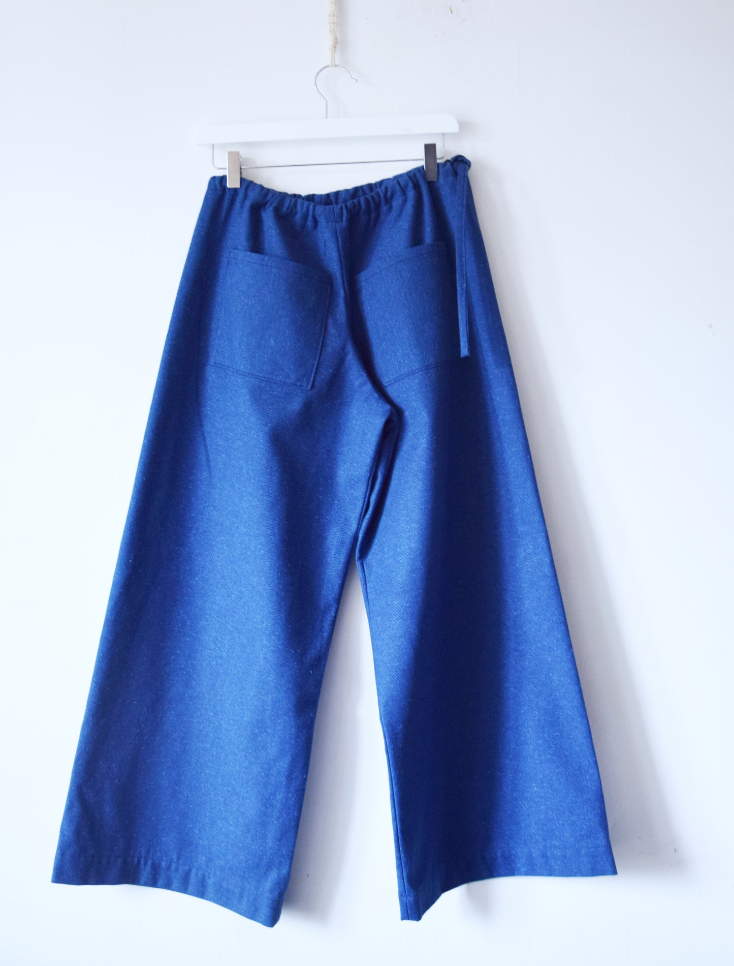 Le pantalon Ertha en denim bleu