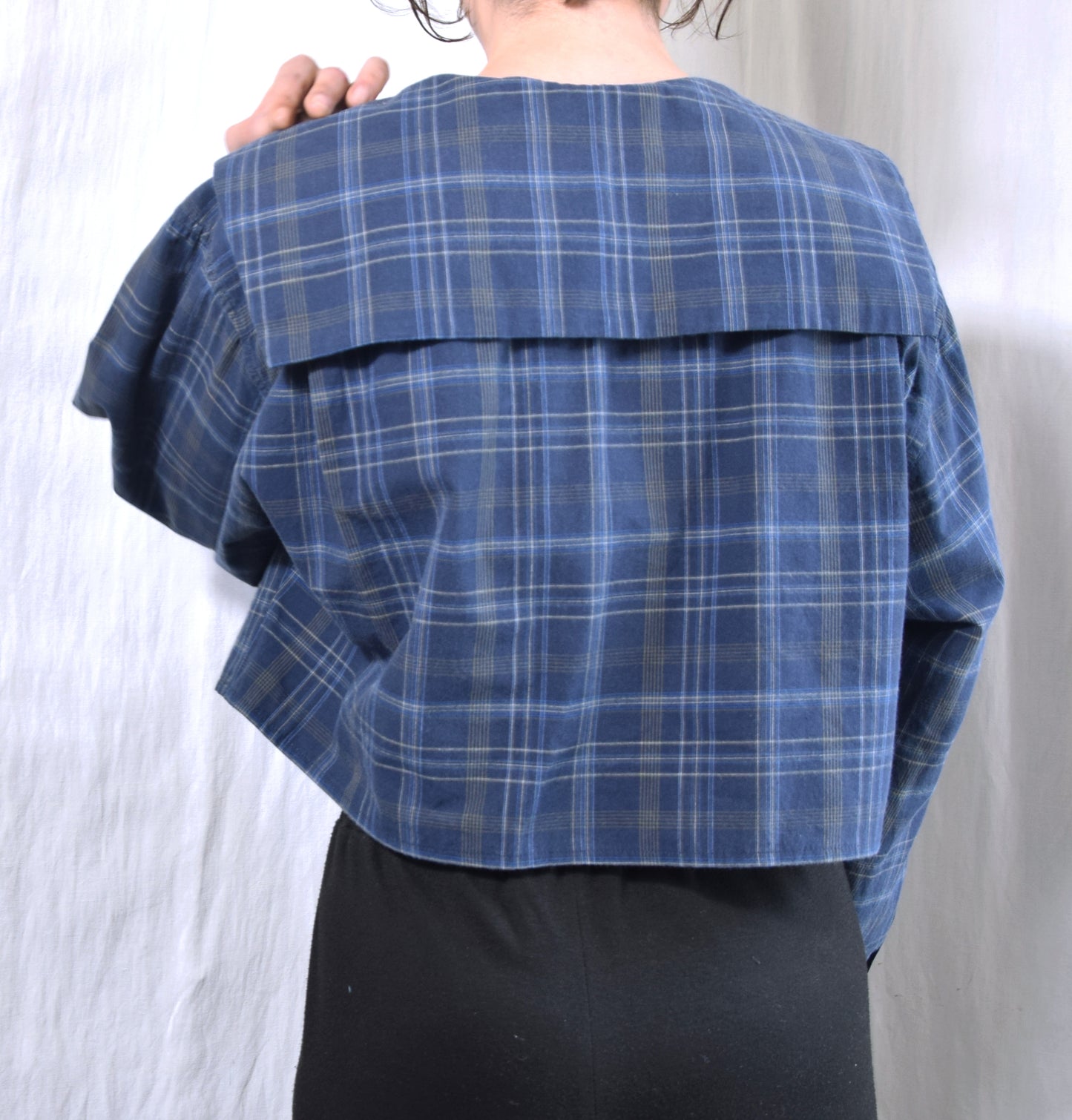 The Dani shirt in checkered navy blue