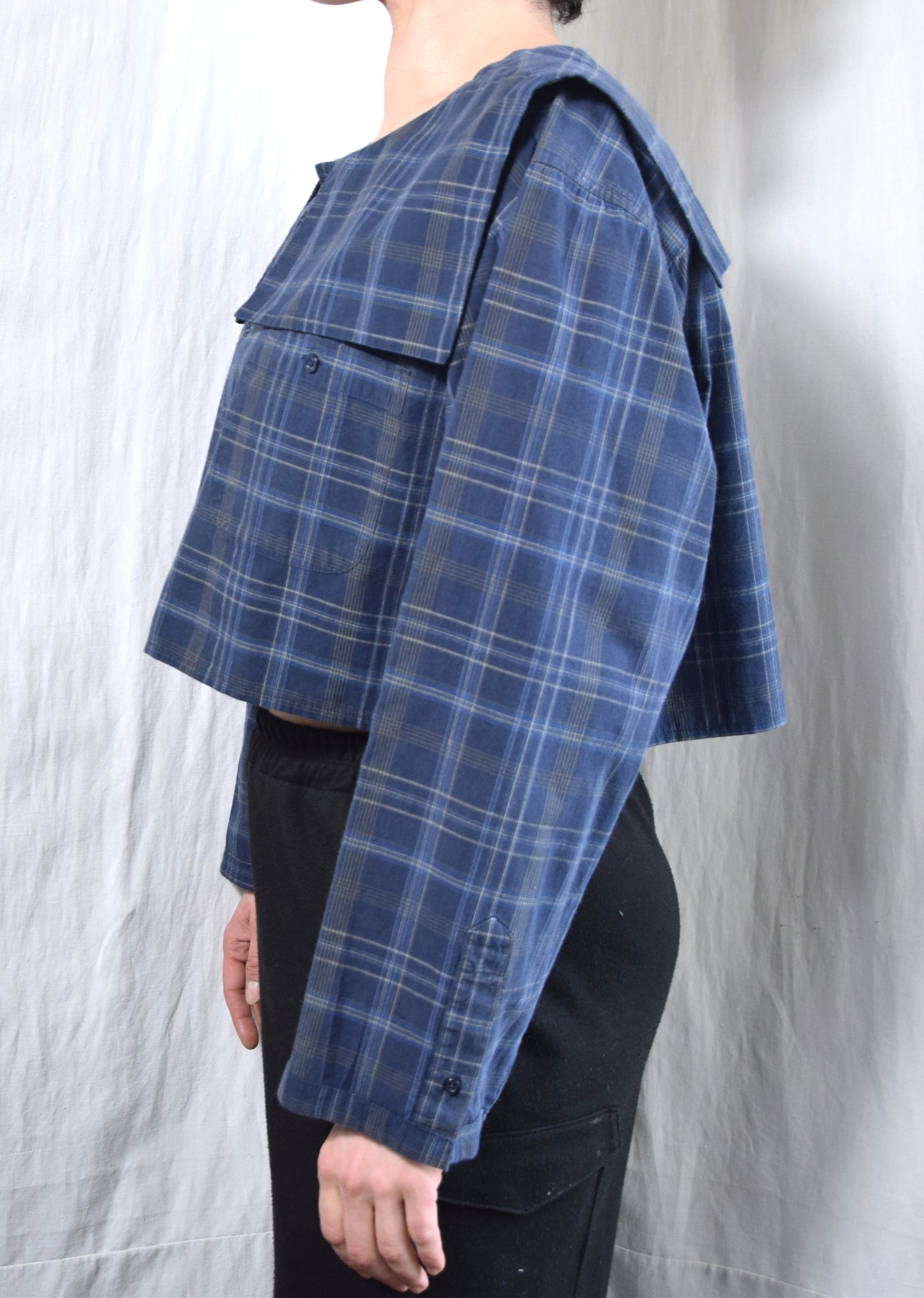 The Dani shirt in checkered navy blue