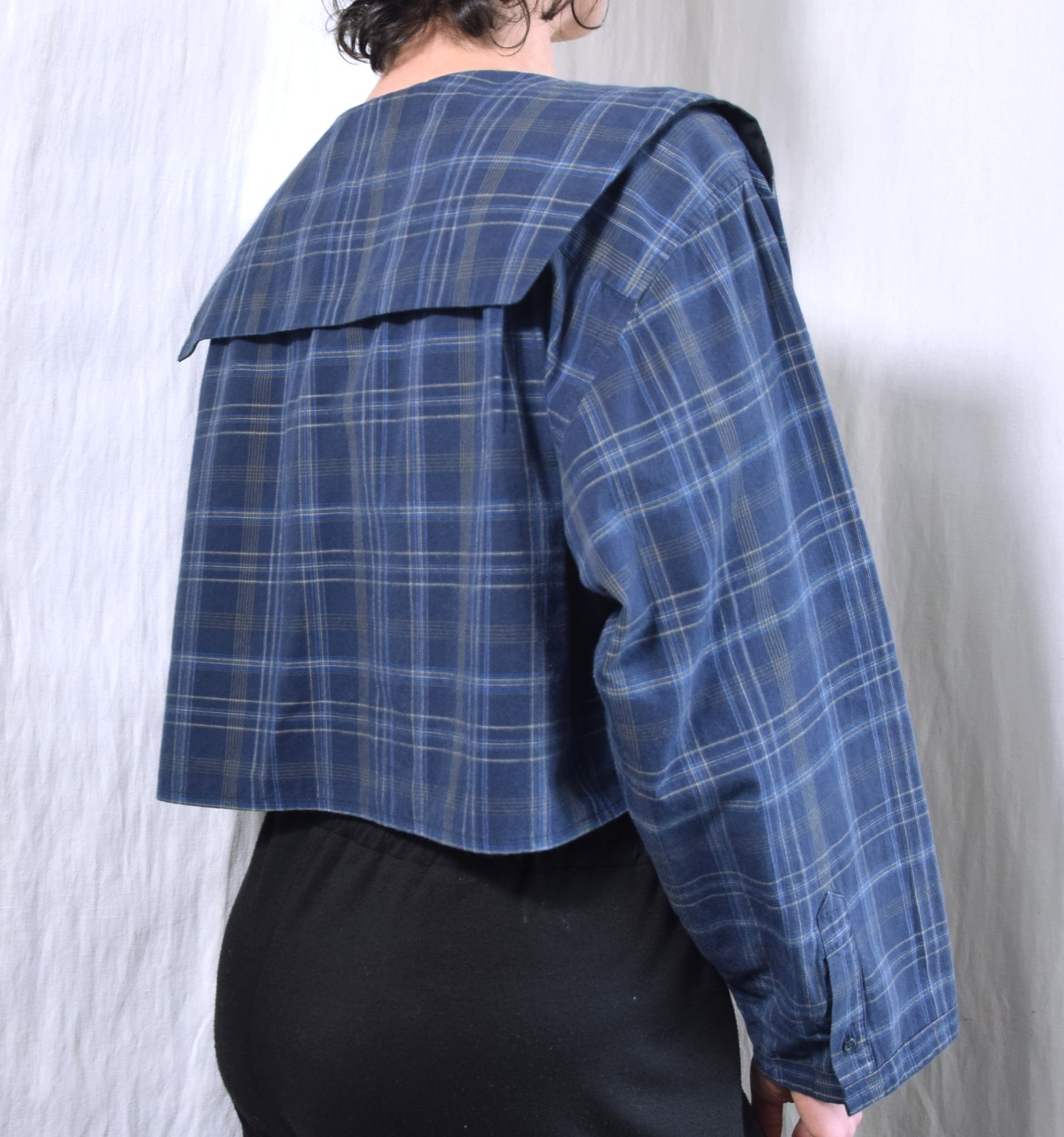 The Dani shirt in checkered navy blue